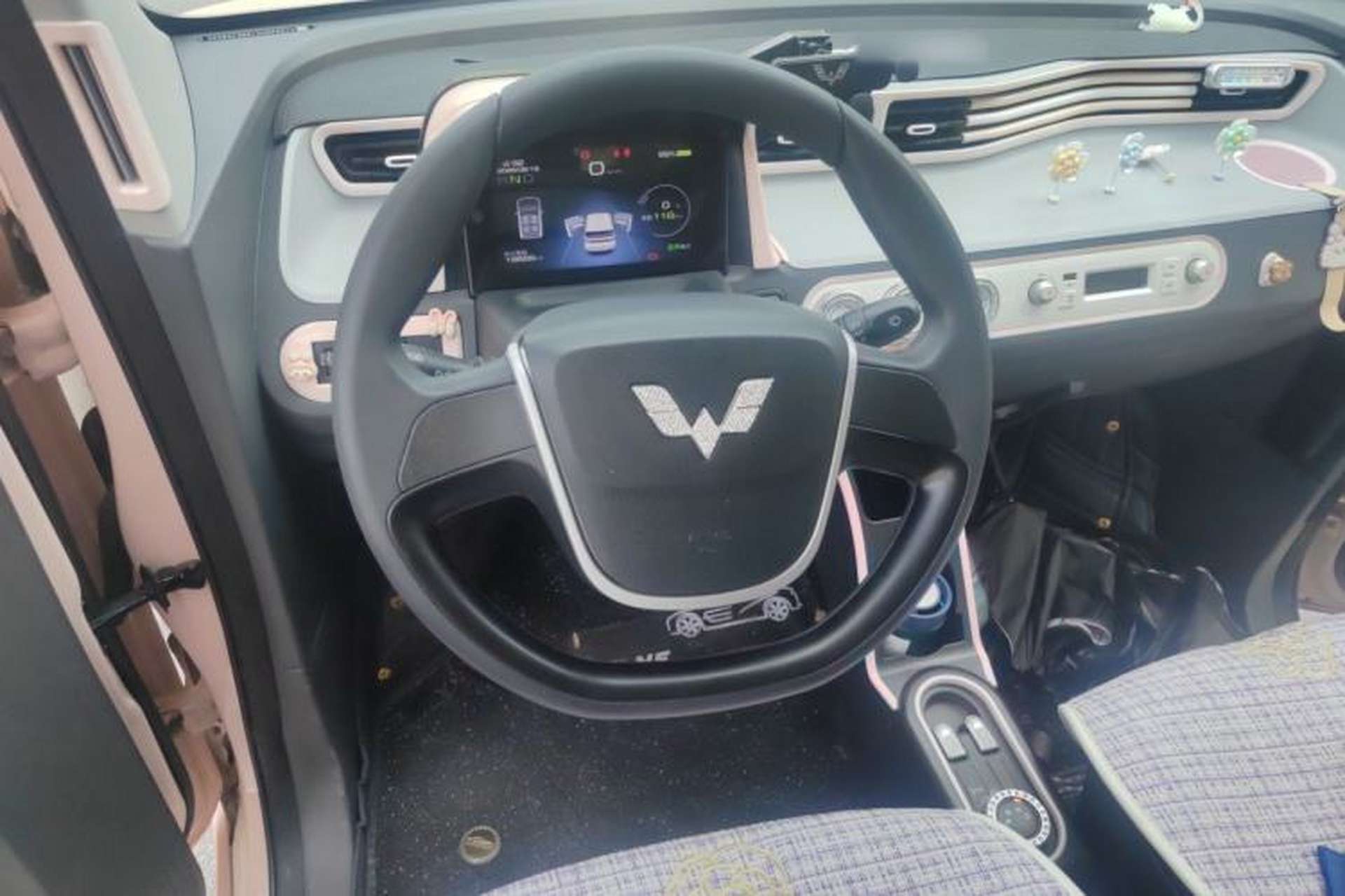 Used Wuling Hongguang MINIEV 2022 Macaron Fashion Model Lithium Iron Phosphate Steering Wheel