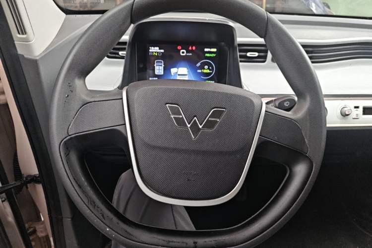 Used Wuling Hongguang MINIEV 2022 Macaron Premium Model – Lithium Iron Phosphate Steering Wheel