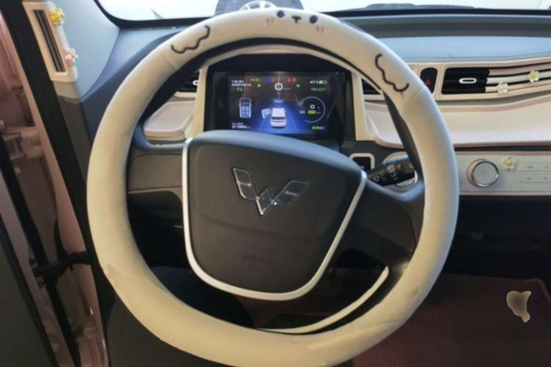 Used Wuling Hongguang MINIEV 2022 Macaron Premium Model – Lithium Iron Phosphate Steering Wheel