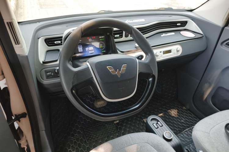 Used Wuling Hongguang MINIEV 2022 Macaron Premium Model – Lithium Iron Phosphate Steering Wheel