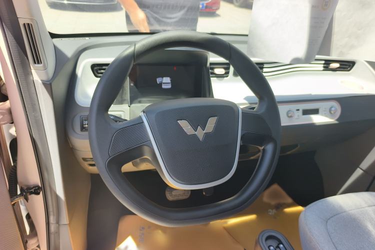 Used Wuling Hongguang MINIEV 2022 Macaron Premium Model – Lithium Iron Phosphate Steering Wheel