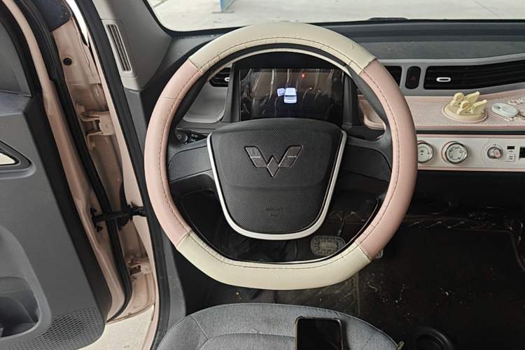 Used Wuling Hongguang MINIEV 2022 Macaron Premium Model – Lithium Iron Phosphate Steering Wheel
