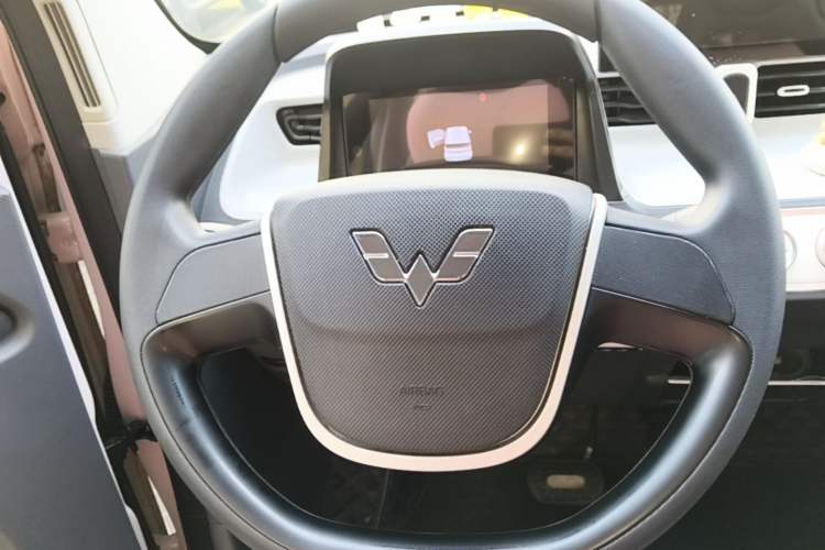 Used Wuling Hongguang MINIEV 2022 Macaron Color Edition Lithium-Ion Battery Steering Wheel