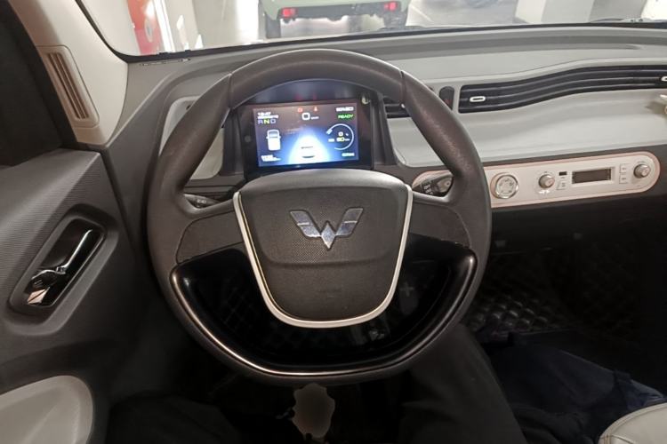 Used Wuling Hongguang MINIEV 2022 Macaron Fashion Model Lithium Iron Phosphate Steering Wheel