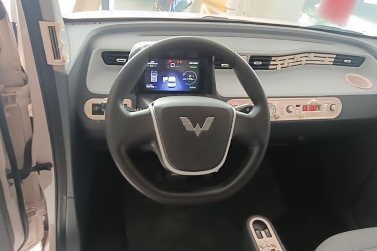 Used Wuling Hongguang MINIEV 2022 Macaron Premium Model – Lithium Ternary Battery Steering Wheel