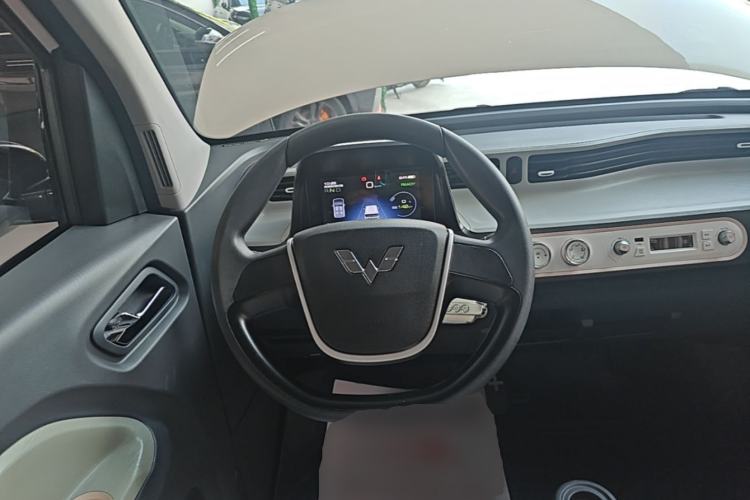 Used Wuling Hongguang MINIEV 2022 Macaron Premium Model – Lithium Iron Phosphate Steering Wheel