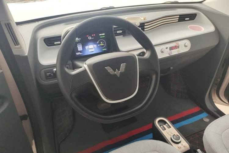 Used Wuling Hongguang MINIEV 2022 Macaron Premium Model – Lithium Iron Phosphate Steering Wheel
