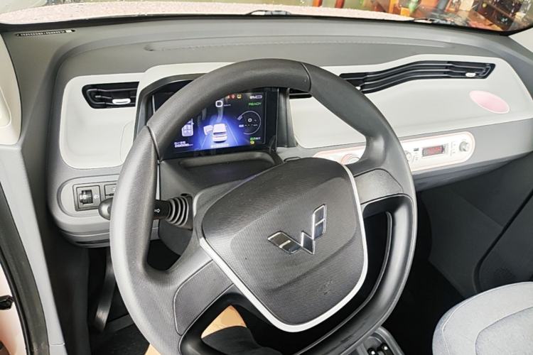 Used Wuling Hongguang MINIEV 2022 Macaron Fashion Model Lithium Iron Phosphate Steering Wheel