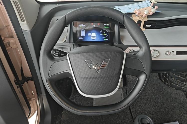 Used Wuling Hongguang MINIEV 2022 Macaron Premium Model – Lithium Iron Phosphate Steering Wheel