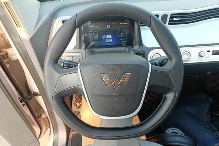 Used Wuling Hongguang MINIEV 2022 Macaron Fashion Model Lithium Iron Phosphate Steering Wheel