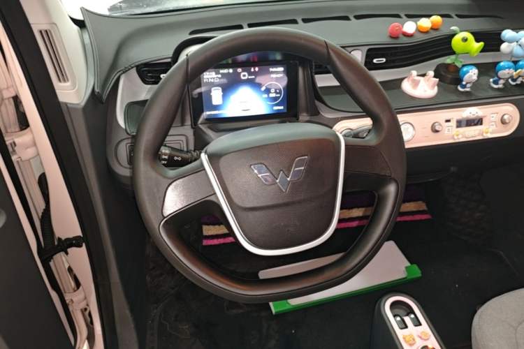 Used Wuling Hongguang MINIEV 2022 Macaron Fashion Model Lithium Iron Phosphate Steering Wheel