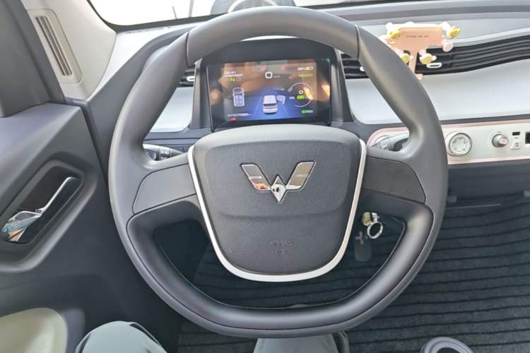 Used Wuling Hongguang MINIEV 2022 Macaron Premium Model – Lithium Iron Phosphate Steering Wheel