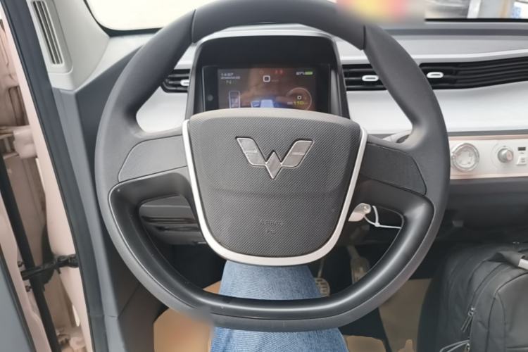 Used Wuling Hongguang MINIEV 2022 Macaron Fashion Model Lithium Iron Phosphate Steering Wheel