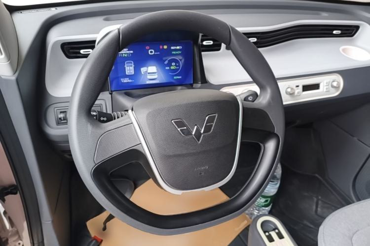 Used Wuling Hongguang MINIEV 2022 Macaron Fashion Model Lithium Iron Phosphate Steering Wheel