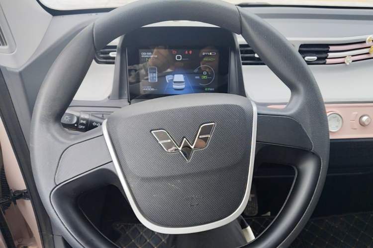 Used Wuling Hongguang MINIEV 2022 Macaron Premium Model – Lithium Iron Phosphate Steering Wheel