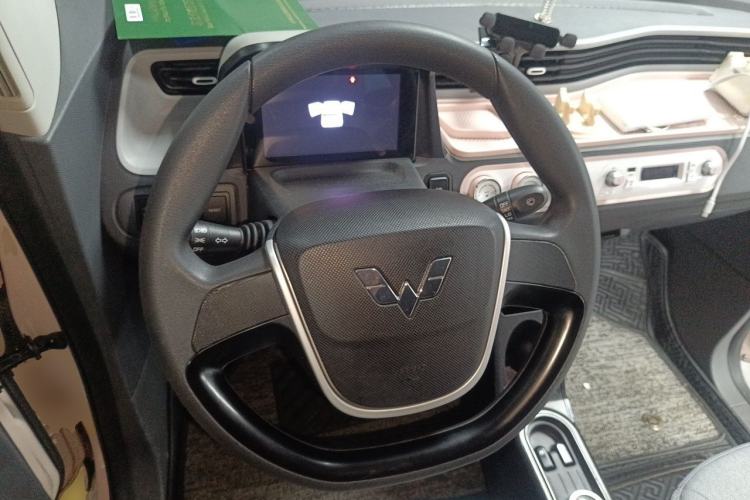 Used Wuling Hongguang MINIEV 2022 Macaron Premium Model – Lithium Iron Phosphate Steering Wheel