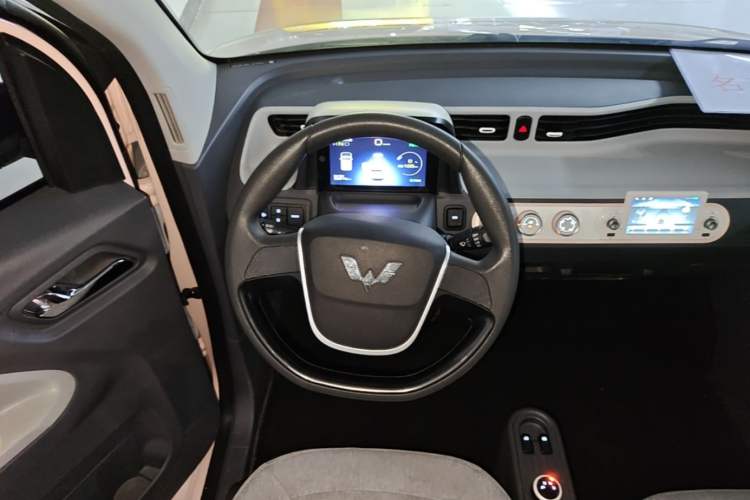 Used Wuling Hongguang MINIEV 2022 Macaron Premium Model – Lithium Iron Phosphate Steering Wheel