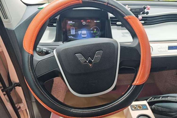 Used Wuling Hongguang MINIEV 2022 Macaron Fashion Model Lithium Iron Phosphate Steering Wheel