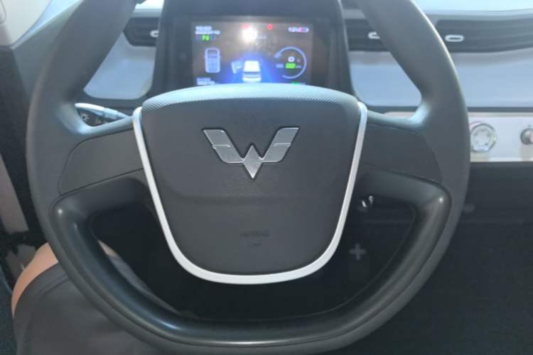 Used Wuling Hongguang MINIEV 2022 Macaron Premium Model – Lithium Iron Phosphate Steering Wheel