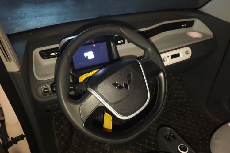 Used Wuling Hongguang MINIEV 2022 Macaron Premium Model – Lithium Ternary Battery Steering Wheel