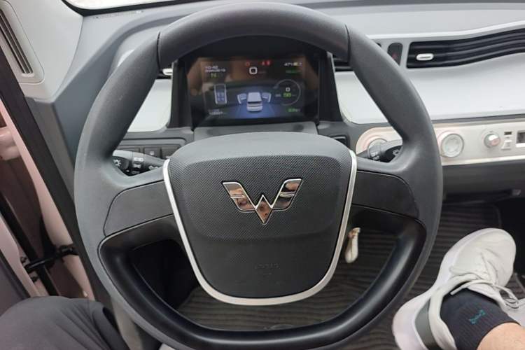 Used Wuling Hongguang MINIEV 2022 Macaron Fashion Model Lithium Iron Phosphate Steering Wheel