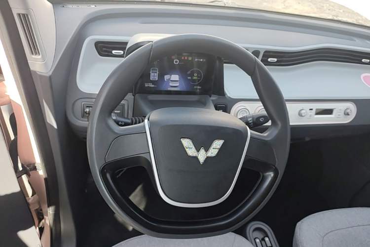 Used Wuling Hongguang MINIEV 2022 Macaron Premium Model – Lithium Iron Phosphate Steering Wheel