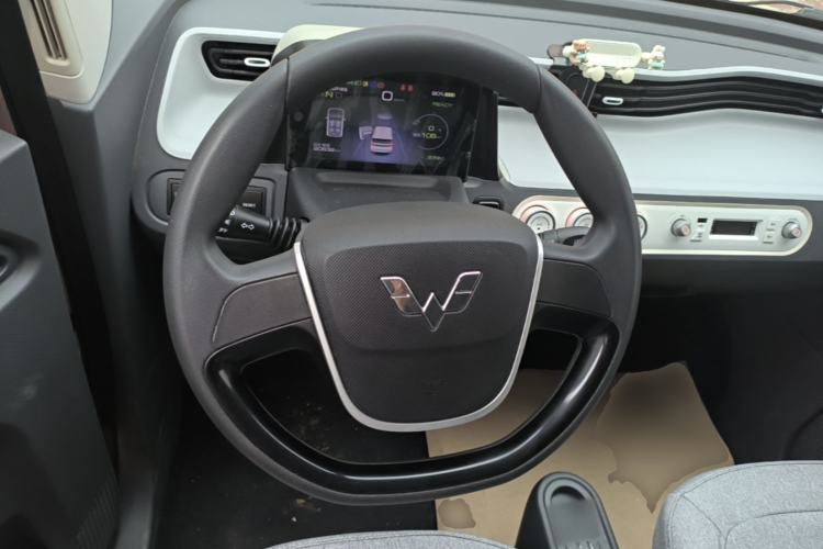 Used Wuling Hongguang MINIEV 2022 Macaron Fashion Model Lithium Iron Phosphate Steering Wheel