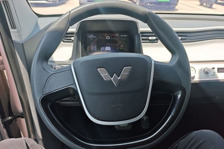 Used Wuling Hongguang MINIEV 2022 Macaron Premium Model – Lithium Iron Phosphate Steering Wheel