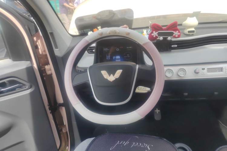 Used Wuling Hongguang MINIEV 2022 Macaron Premium Model – Lithium Iron Phosphate Steering Wheel