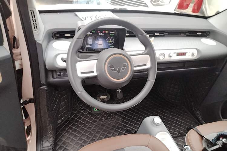 Used Wuling Hongguang MINIEV 2022 GAMEBOY 200km Gaming Edition with Lithium Iron Phosphate Steering Wheel
