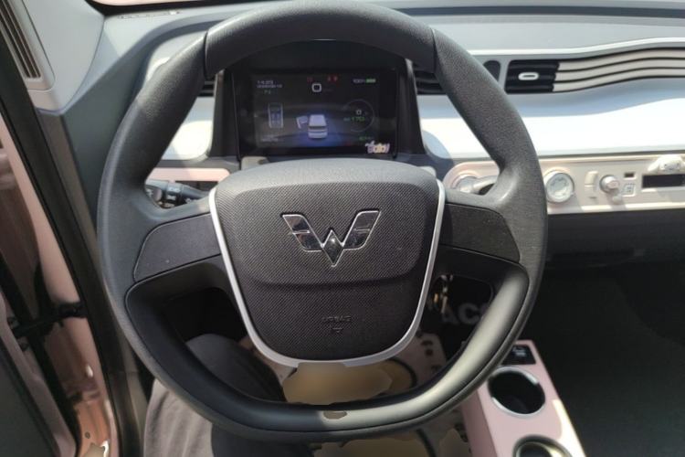 Used Wuling Hongguang MINIEV 2022 Macaron Premium Model – Lithium Iron Phosphate Steering Wheel