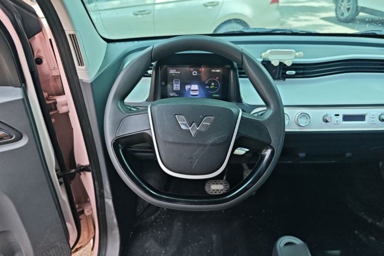 Used Wuling Hongguang MINIEV 2022 Macaron Fashion Model Lithium Iron Phosphate Steering Wheel