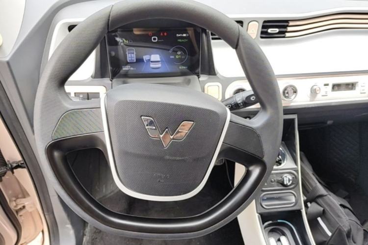 Used Wuling Hongguang MINIEV 2022 Macaron Premium Model – Lithium Iron Phosphate Steering Wheel