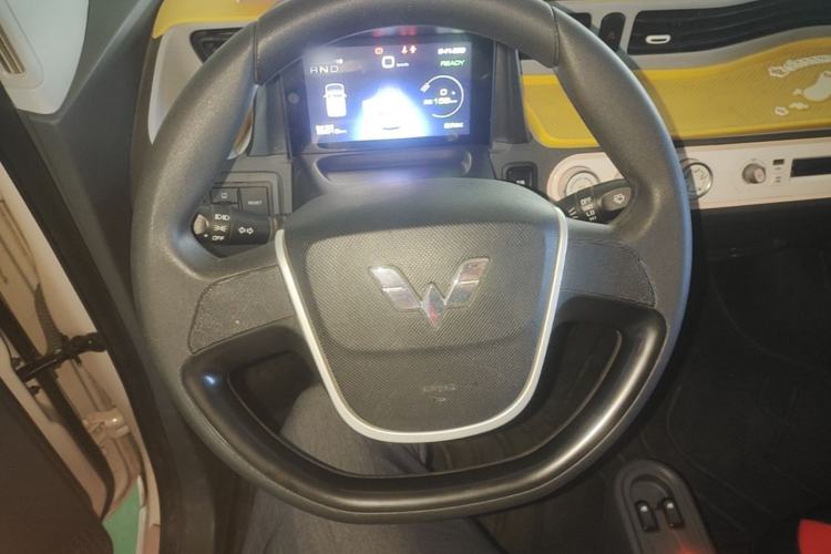 Used Wuling Hongguang MINIEV 2022 Macaron Premium Model – Lithium Iron Phosphate Steering Wheel