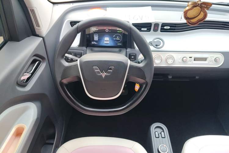 Used Wuling Hongguang MINIEV 2022 Macaron Premium Model – Lithium Iron Phosphate Steering Wheel