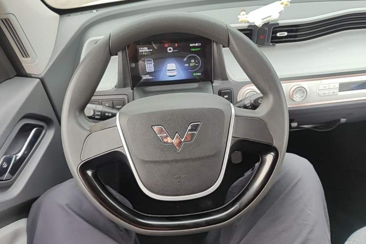 Used Wuling Hongguang MINIEV 2022 Macaron Premium Model – Lithium Iron Phosphate Steering Wheel