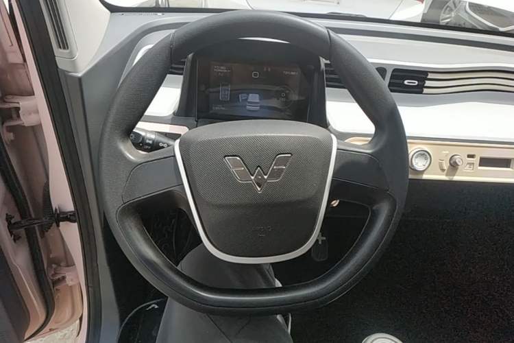 Used Wuling Hongguang MINIEV 2022 Macaron Fashion Model Lithium Iron Phosphate Steering Wheel