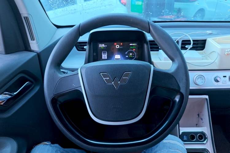 Used Wuling Hongguang MINIEV 2022 Macaron Premium Model – Lithium Iron Phosphate Steering Wheel