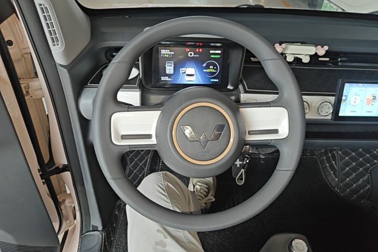 Used Wuling Hongguang MINIEV 2022 GAMEBOY 300km Enthusiast Model with Lithium Iron Phosphate Steering Wheel