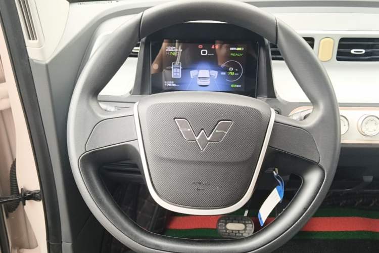 Used Wuling Hongguang MINIEV 2022 Macaron Fashion Model Lithium Iron Phosphate Steering Wheel