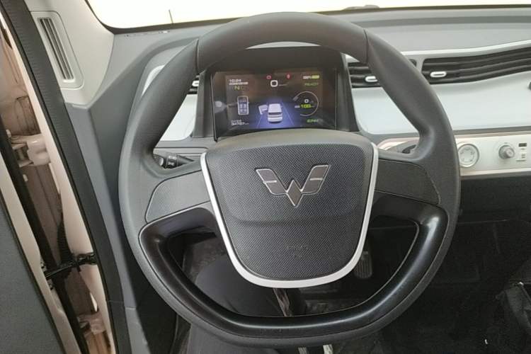 Used Wuling Hongguang MINIEV 2022 Macaron Premium Model – Lithium Iron Phosphate Steering Wheel
