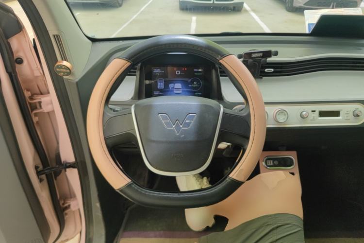 Used Wuling Hongguang MINIEV 2022 Macaron Fashion Model Lithium Iron Phosphate Steering Wheel