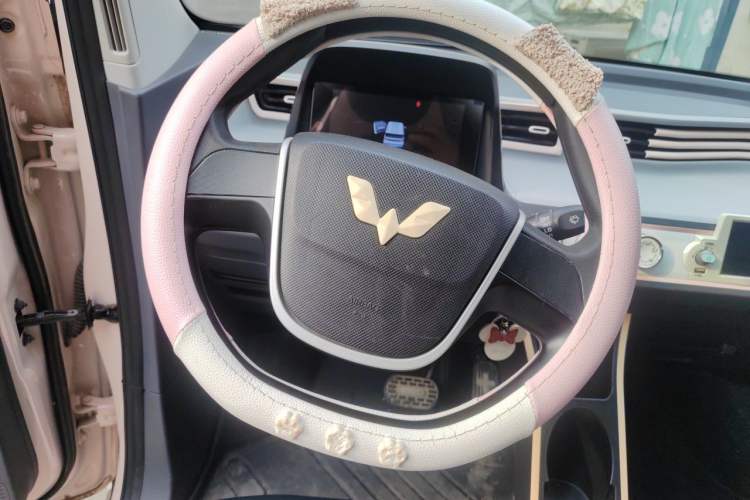 Used Wuling Hongguang MINIEV 2022 Macaron Premium Model – Lithium Iron Phosphate Steering Wheel
