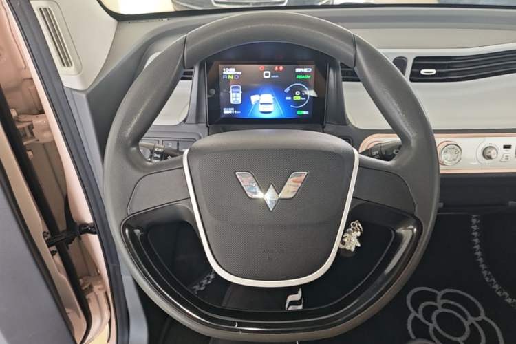 Used Wuling Hongguang MINIEV 2022 Macaron Premium Model – Lithium Iron Phosphate Steering Wheel
