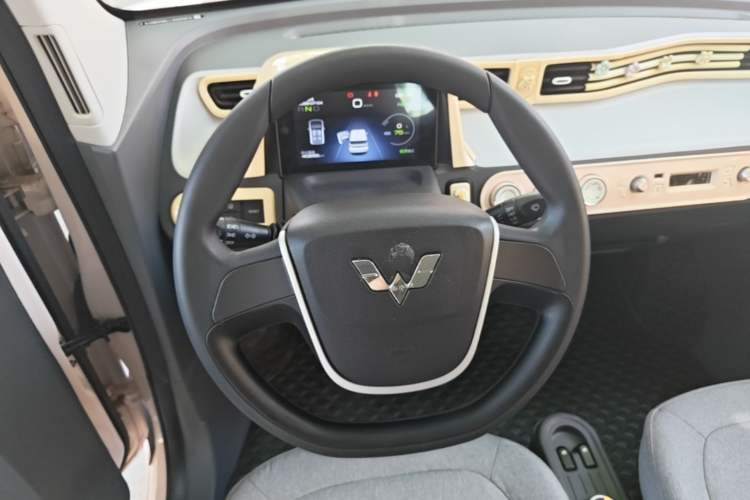 Used Wuling Hongguang MINIEV 2022 Zizai Version Lithium Iron Phosphate Steering Wheel
