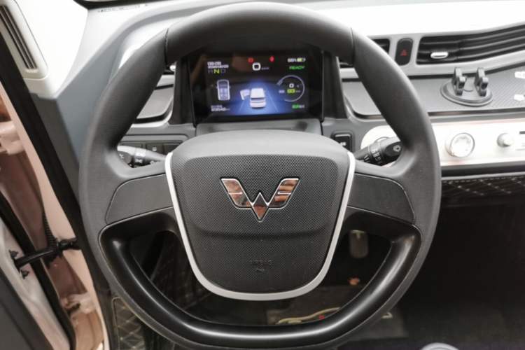 Used Wuling Hongguang MINIEV 2022 Macaron Premium Model – Lithium Iron Phosphate Steering Wheel