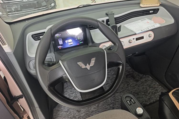 Used Wuling Hongguang MINIEV 2022 Macaron Fashion Model Lithium Iron Phosphate Steering Wheel