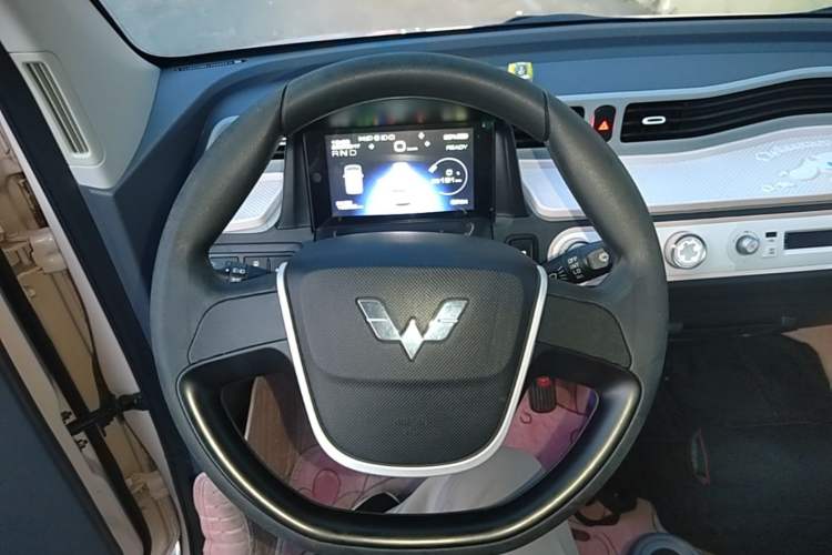 Used Wuling Hongguang MINIEV 2022 Macaron Premium Model – Lithium Ternary Battery Steering Wheel