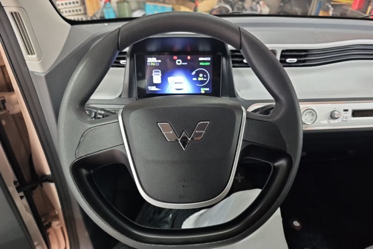 Used Wuling Hongguang MINIEV 2022 Macaron Premium Model – Lithium Ternary Battery Steering Wheel