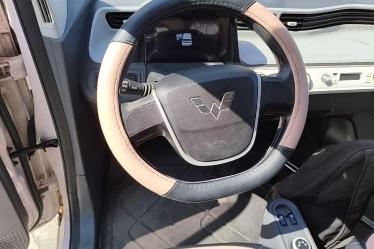 Used Wuling Hongguang MINIEV 2022 Macaron Premium Model – Lithium Iron Phosphate Steering Wheel